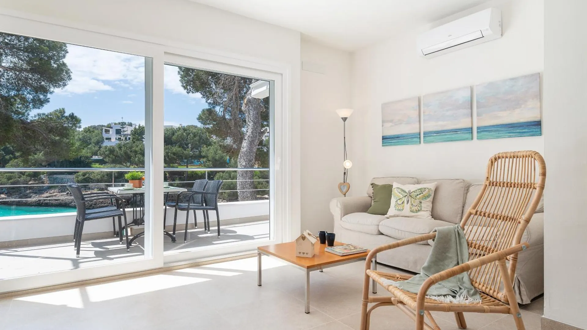 Apartamento En La Primera Linea De La Playa Cala Gran Cala d'Or  Spain