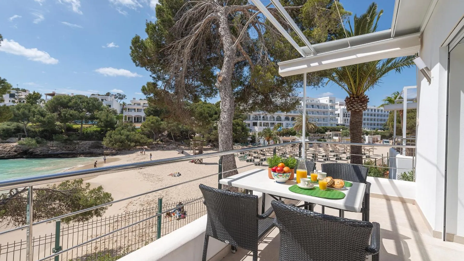 Apartamento En La Primera Linea De La Playa Cala Gran Cala d'Or  Apartment